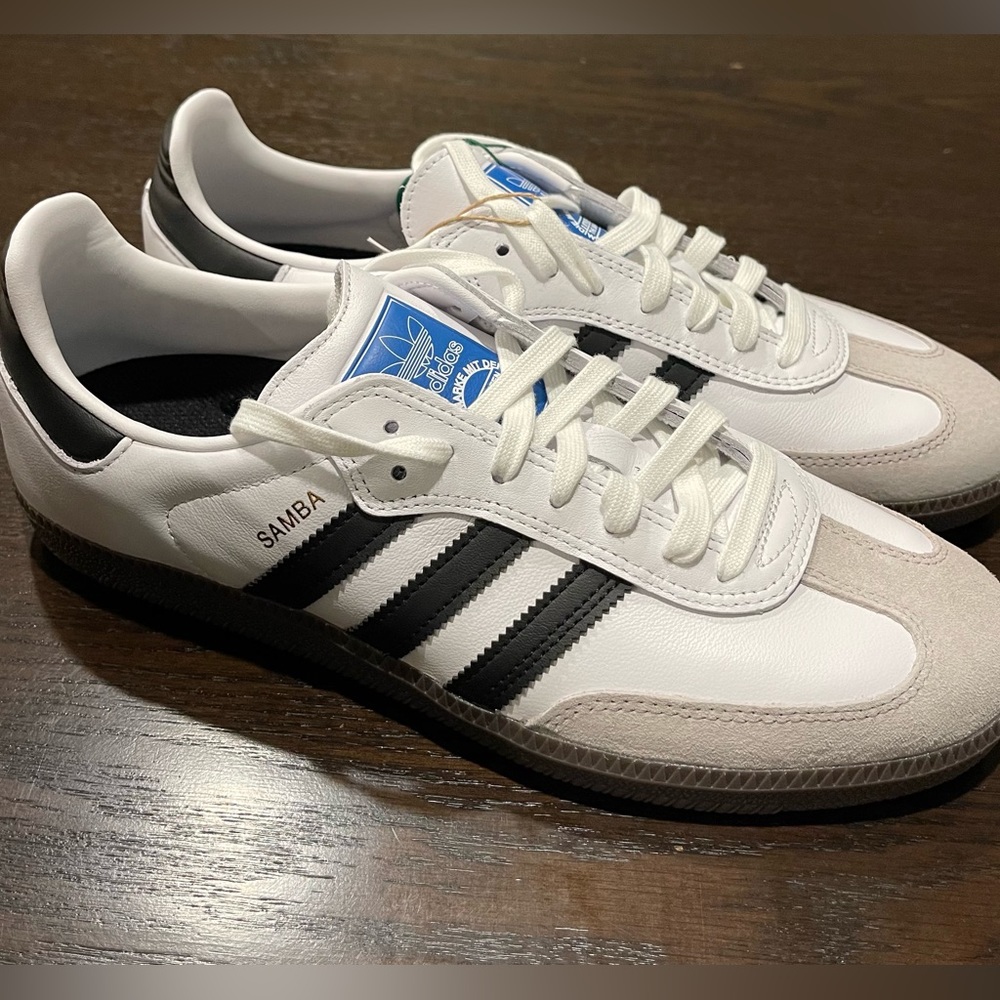 NEW Adidas Sambas size 9.5 Men/ 10.5 Women. Unisex shoe! NWT - Picture 1 of 9